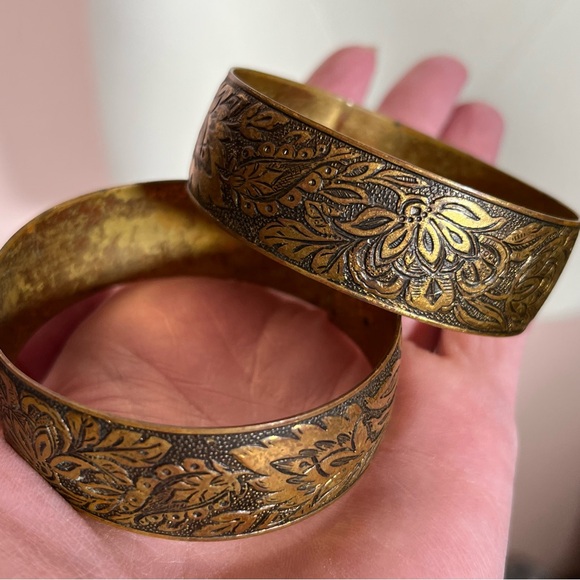 Vintage Antique Brass Gold Etched Goth Victorian wide Double Bracelet - Picture 3 of 17